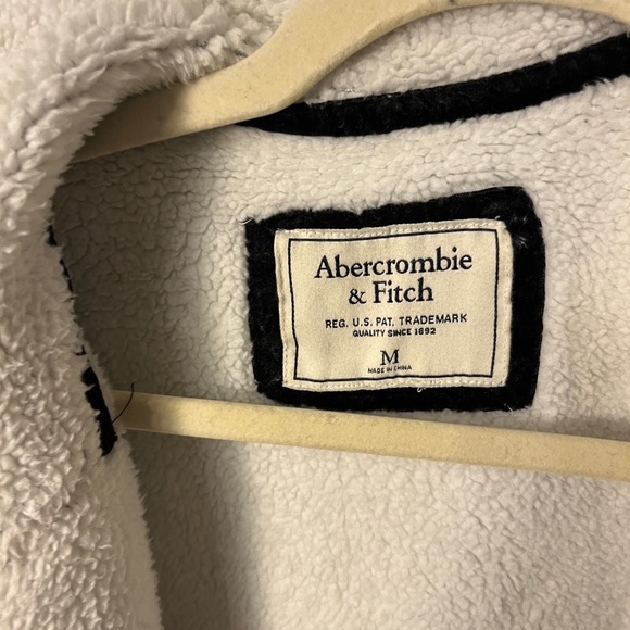 Abercrombie and fitch faux fur lined black jacket - Picture 3 of 3